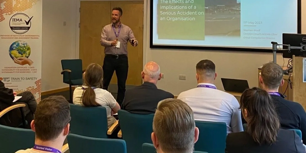 Man giving a presentation to an audience in a conference room.