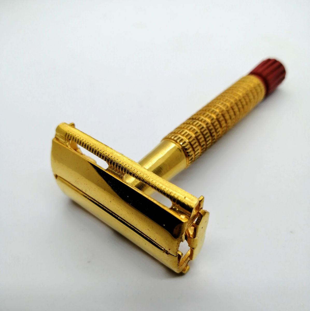 THE GSC RED TIP A TRIBUTE TO A 1959 GILLETTE RED TIP. 24 Carat Gold Filled.