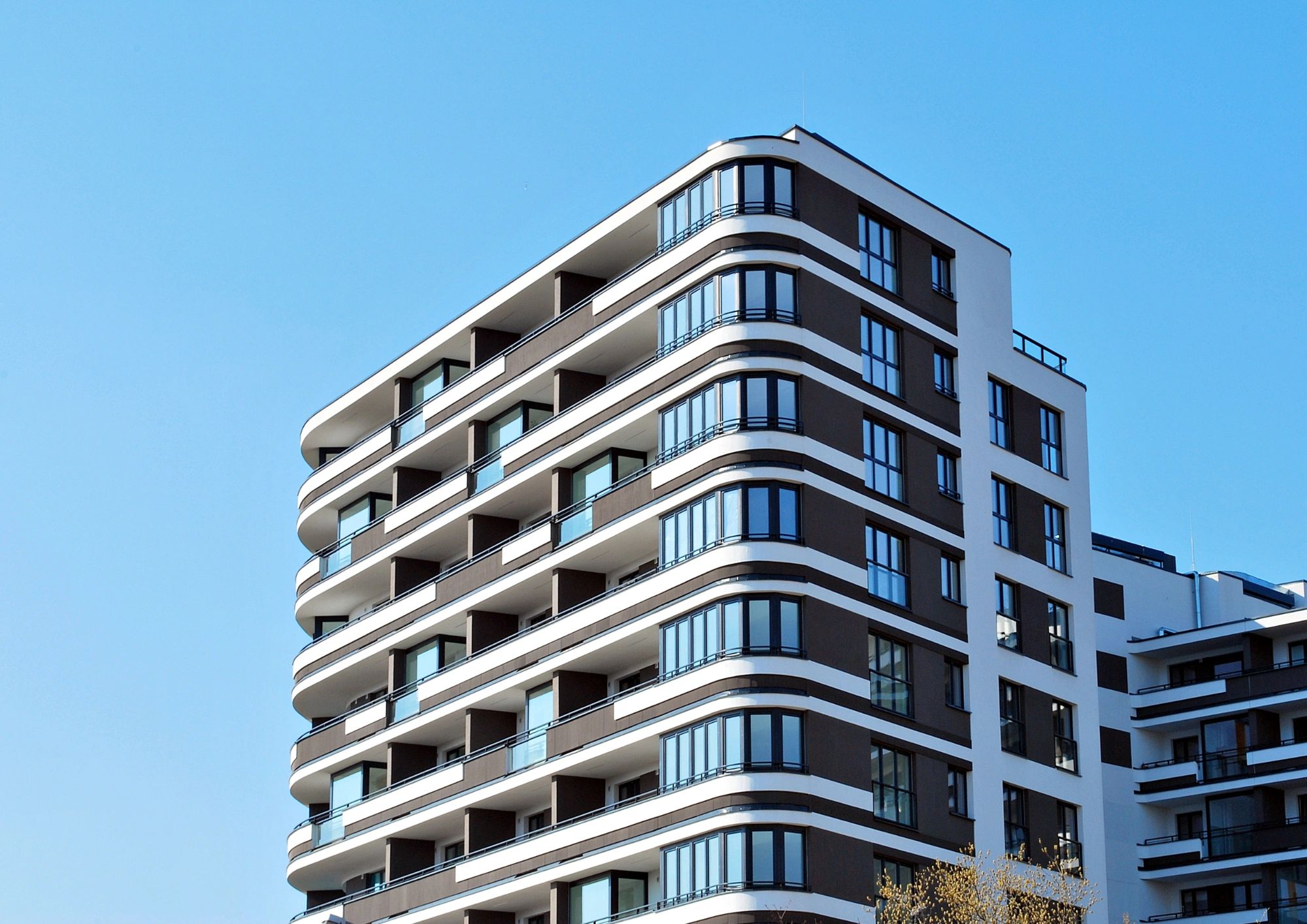 High-rise motel under the blue sky