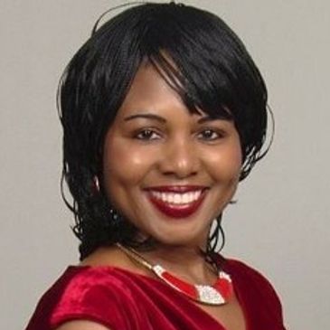 A confidence woman smiler face and looking ahead