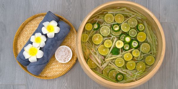 Feet first! A wonderful warm welcome - sea salt, lime and lemongrass footscrub to start ...