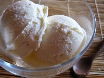 PORTION OF VAINILLA ICE CREAM