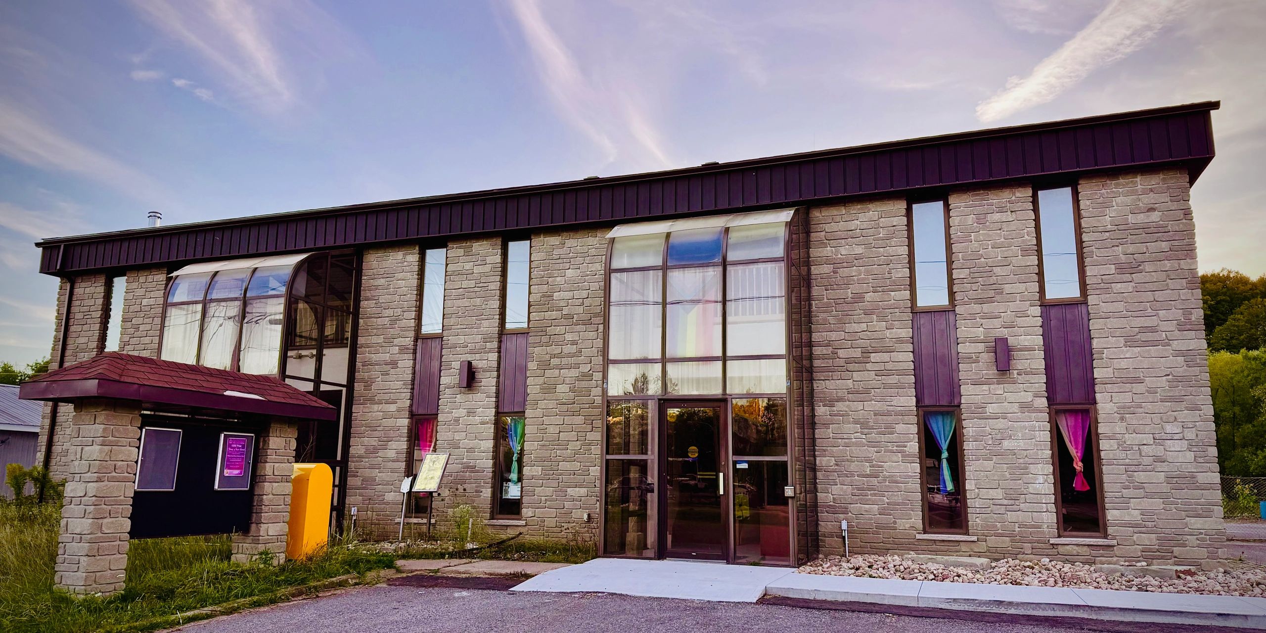 A story-story building covering 8,000 square feet
