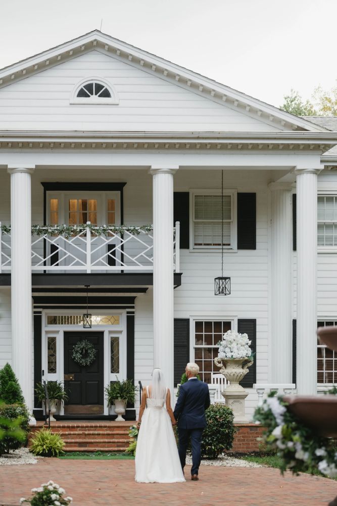 Photos by Molly Rose 
www.photosbymollyrose.com