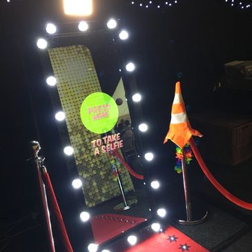 S and k Radiant Reflections - Photo Booth Hire, Magic Mirror Hire