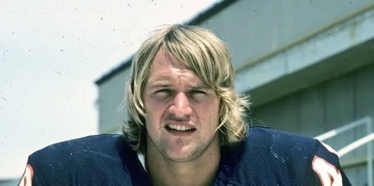 46 Doug Plank. He and Gary Fencik were dubbed The Hit Men.  Chicago  bears football, Nfl football players, Bears football