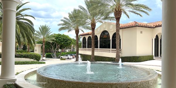 Fountain at entrance of the L'Ermitage, Palm Beach, condos for sale