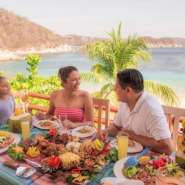 Viajes a Huatulco saliendo de Monterrey por viva aerobus familia amigos pareja