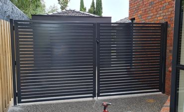 Aluminium driveway gates