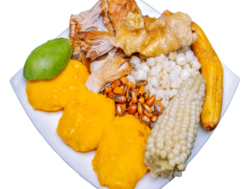 Plato tradicional peruano con ingredientes variados.