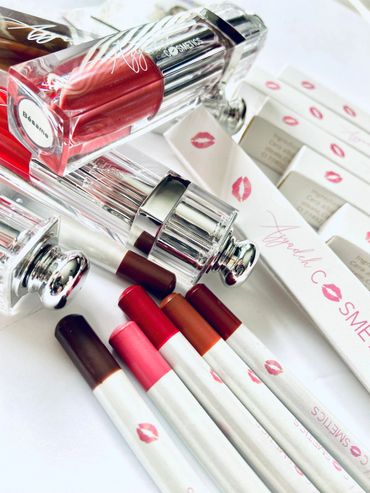 Build your perfect plump lip with our pigmented, long lasting lipliners and gloss.