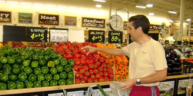 Chef Marie teaching a client grocery shopping for mindful eating, 