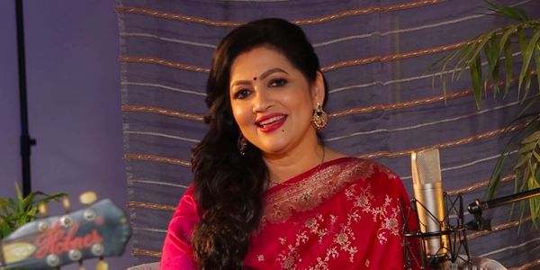 Anupam Singh Wow Music performing Ek pyar ka nagma hai