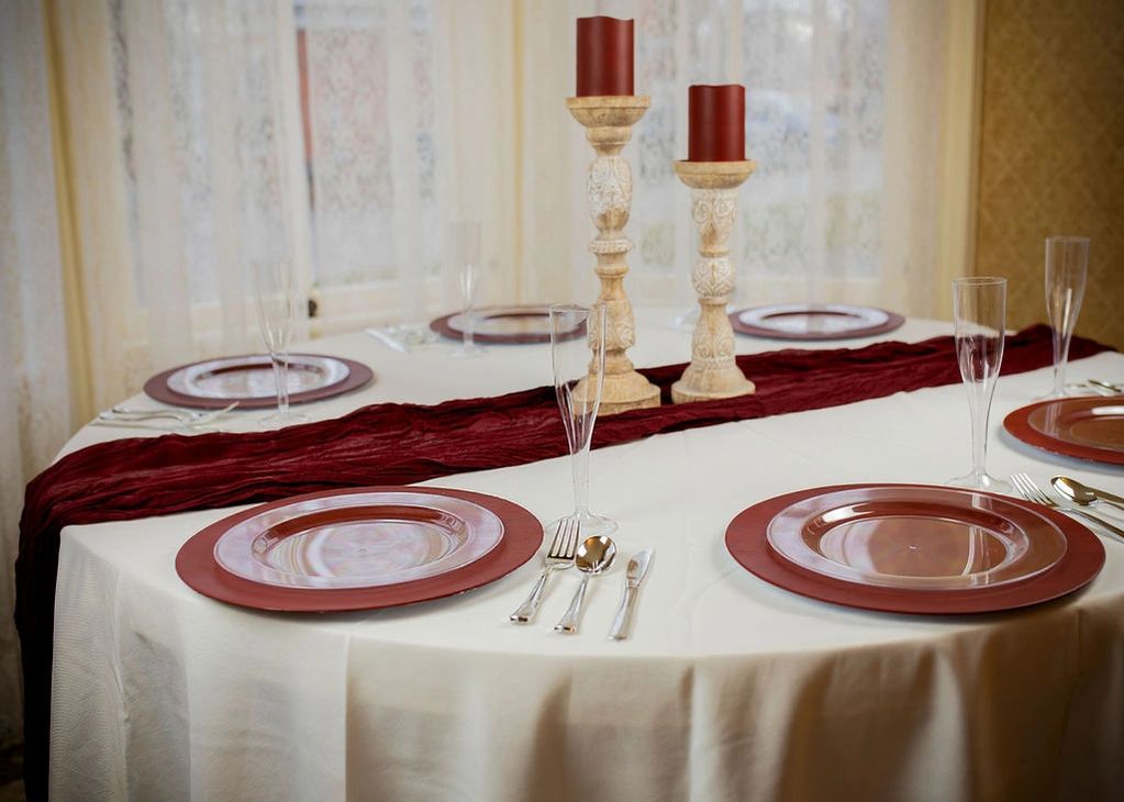 ROUND TABLE SETS