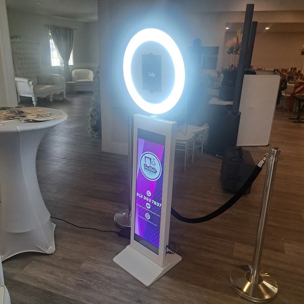 Selfie Photobooth with LED screen customizable with your designs, silver stanchions and black cords.