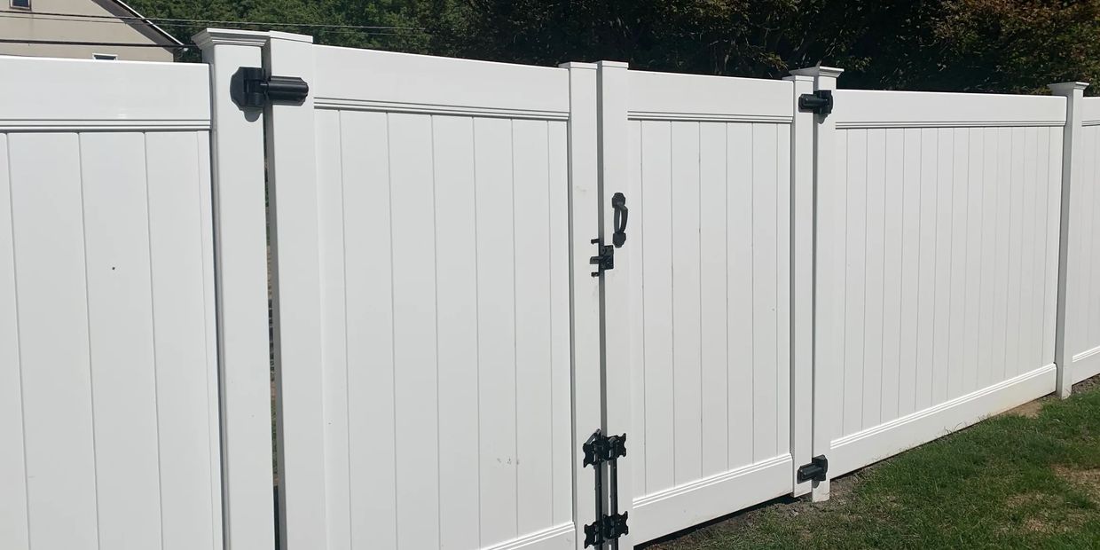 Retriever Vinyl Privacy Fence installation and supplies from All Premier Fencing