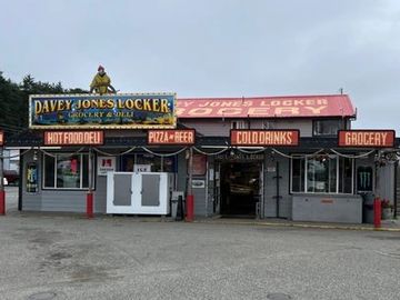 Exterior of Davey Jones Locker grocery and deli.