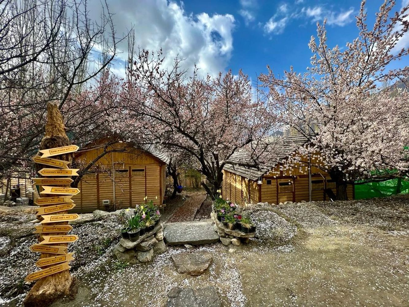 The 2 Magpies
A Nature Resort in Hunza