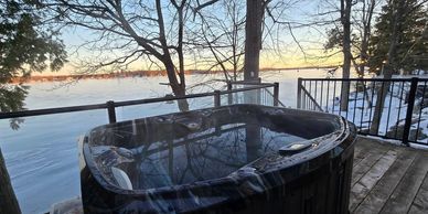 Cozy waterfront cabin with 2 bedrooms, hot tub and additional Bunkie. 