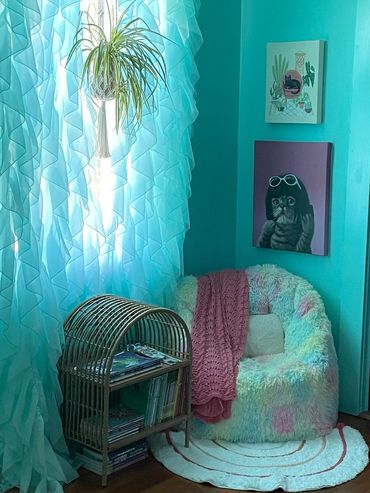 Kitty Reading Corner in teal mermaid bedroom.