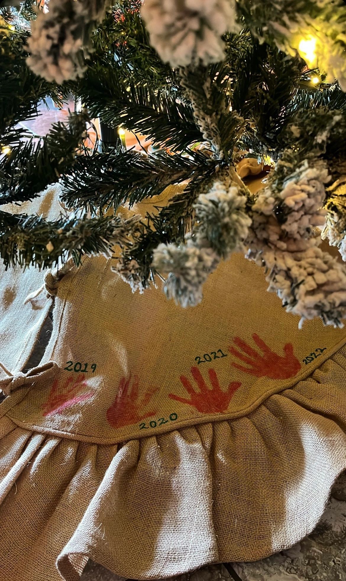 SOUTHWORTH INTERIOR DESIGN DIY HANDPRINT CHRISTMAS TREE SKIRT