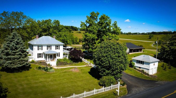 Aerial or landscape view of Spring Hill Barn and the surrounding Virginia farm