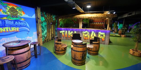 Tiki-bar Ocean Island adventure miniature golf - Gloucester