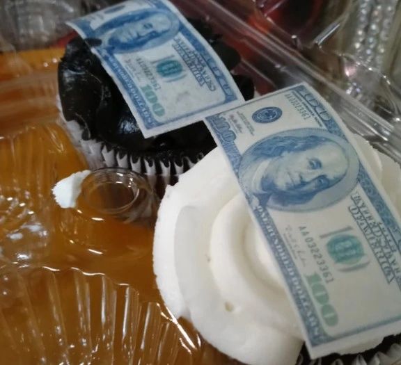 Hundred-Dollar Bill Cakes And Cupcakes