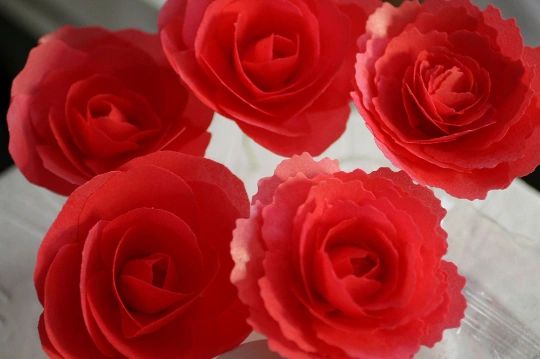 30 Beautiful Red Rose Flower Cake Toppers Edible Decorations Wafer Paper