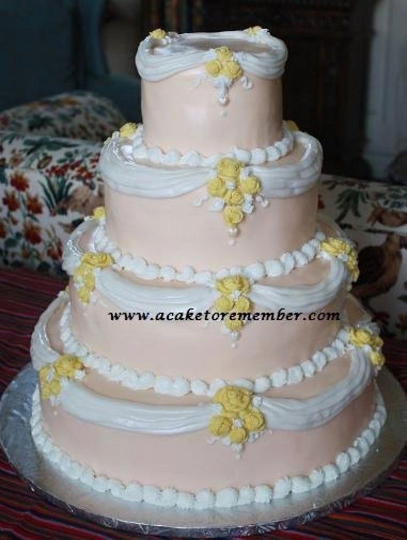 https://img1.wsimg.com/isteam/ip/2e67919d-5f98-41a3-921e-2716f8646f4c/ols/roses%20cake.jpg/:/rs=w:1200,h:1200