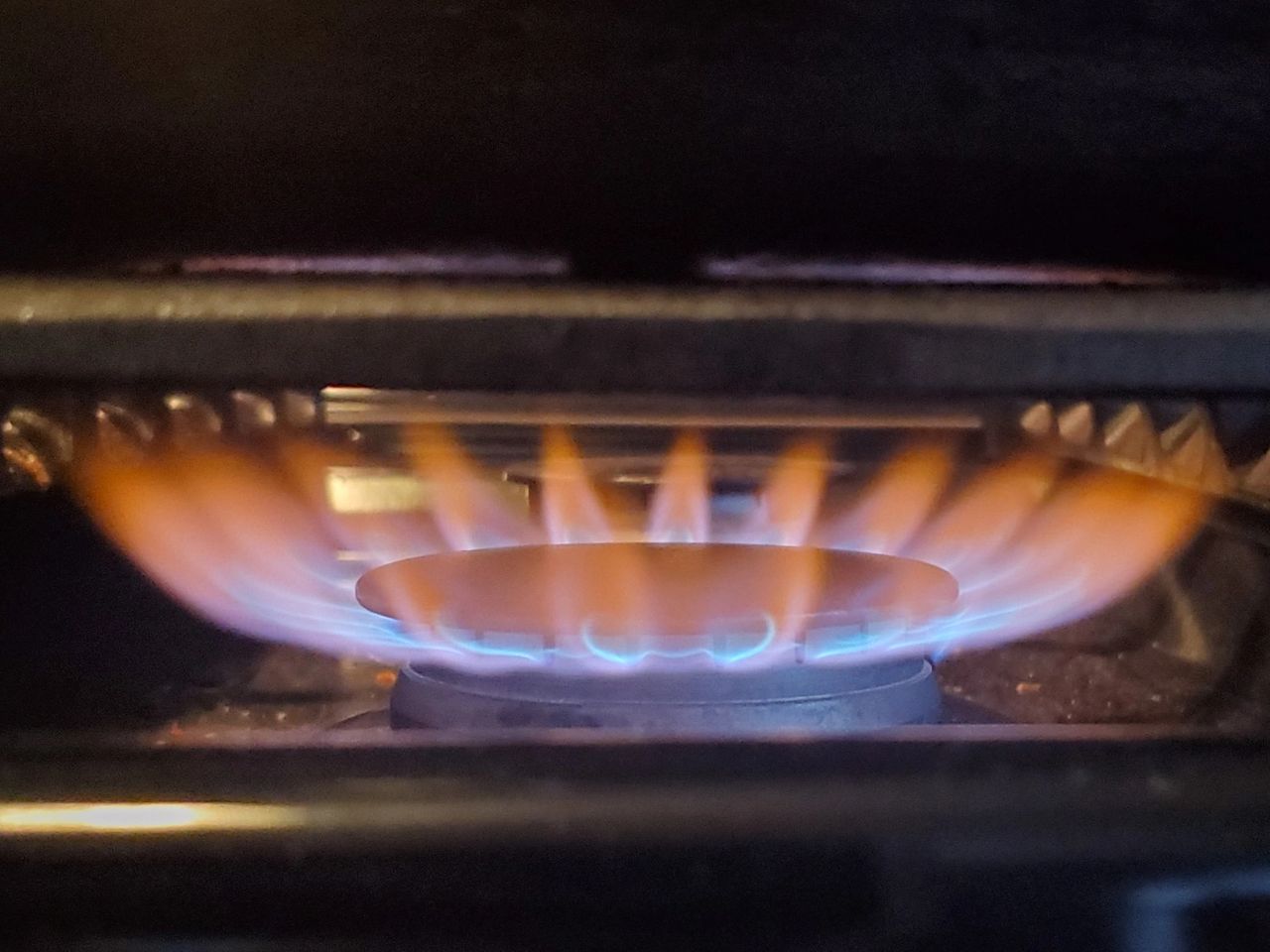 Gas Cooktop Flame Is Orange: Causes, Risks & Easy Fixes