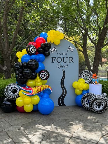 Organic balloon garland in black, red, yellow and blue colors.