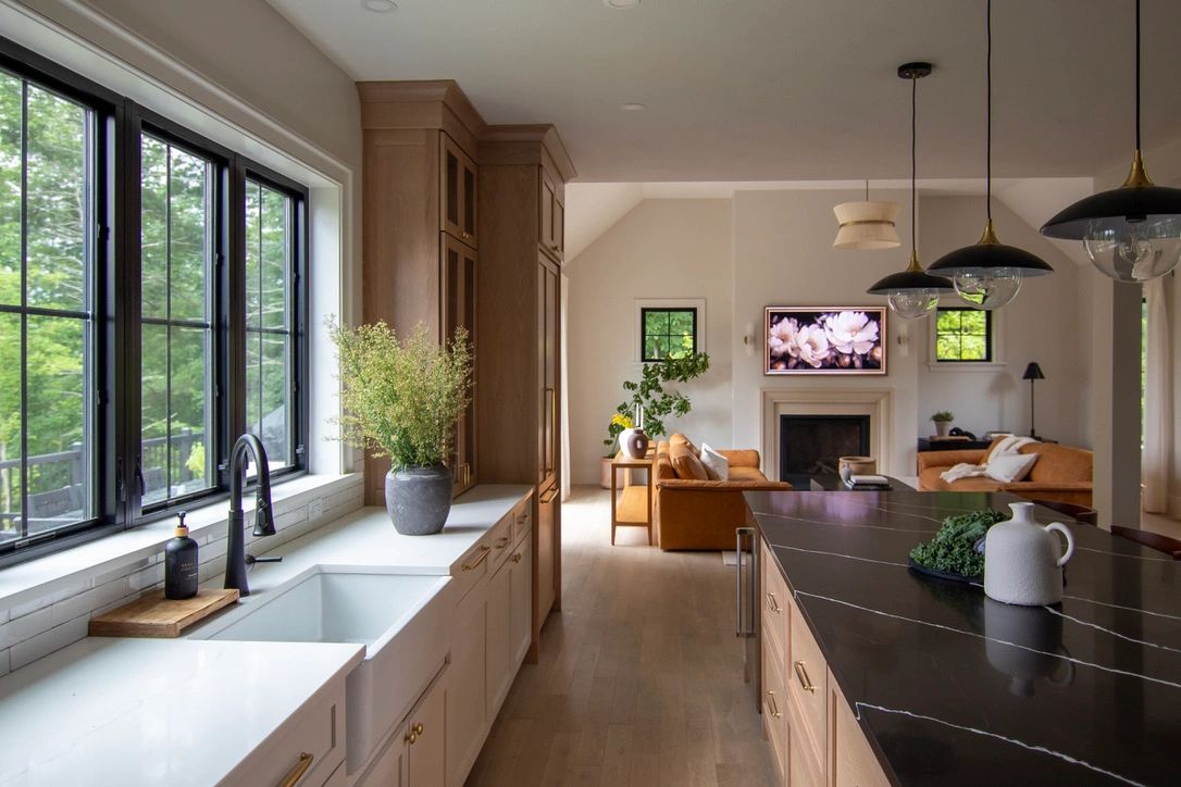 INTERIOR DESIGNER - LIVING ROOM WITH KITCHEN VIEW