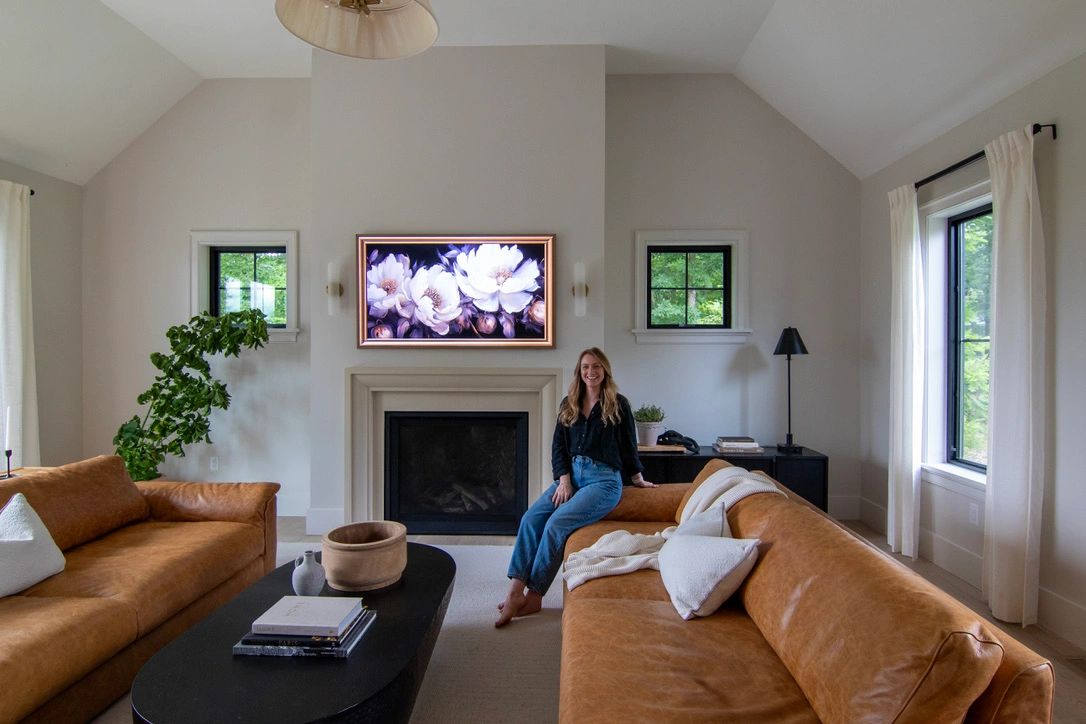 INTERIOR DESIGNER - LIVING ROOM WITH DESIGNER