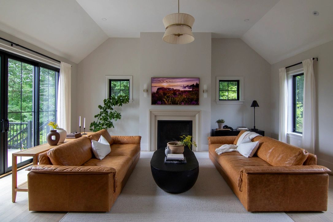 INTERIOR DESIGNER - LIVING ROOM 