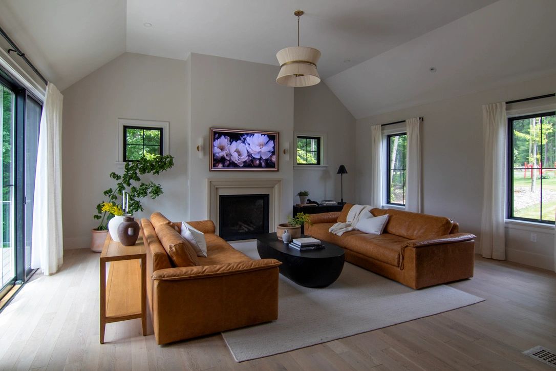 INTERIOR DESIGNER - LIVING ROOM 