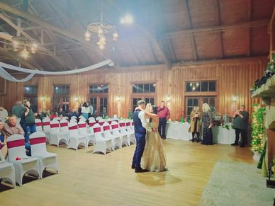 The first dance for a Christmas Wedding. Being a Wedding DJ is a blessing.