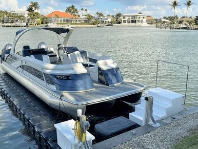 Jetdock Tritoon Drive-on Lift