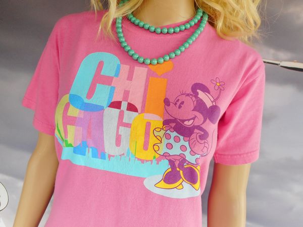 pink minnie mouse shirt / vintage chicago cityscape skyline disney store tee tshirt pink travel tee