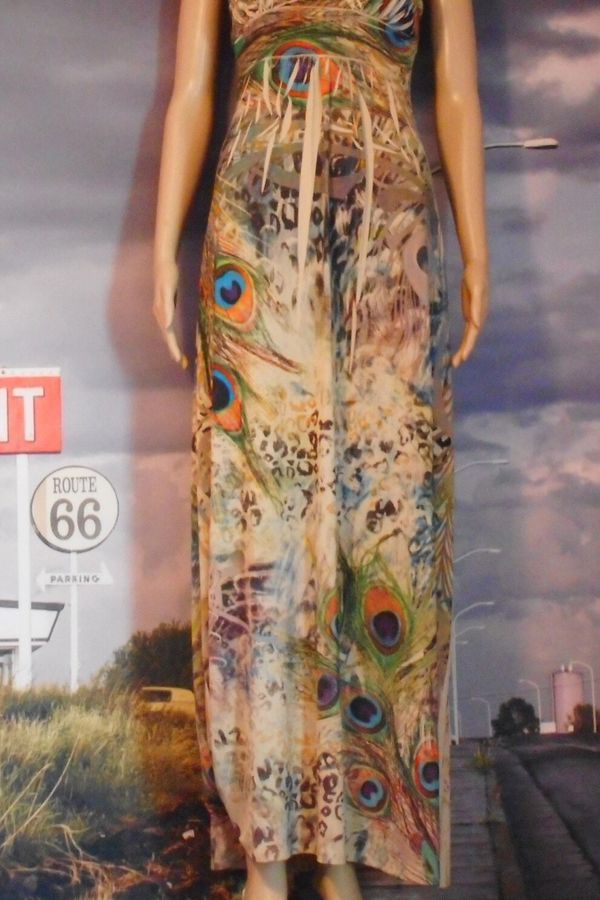 peacock print dress - animal theme - bird feathers - zoo date - zookeeper = first date at the zoo