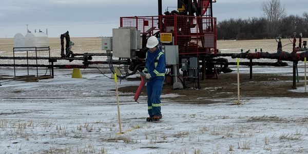 Using direct connect with Fuji Tecom PL 960AC utility locator tool to locate oil pipeline. First Call completed for Ground Disturbance.