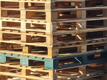 skids and pallets Ontario recyling in Hamilton with SKIDMAN