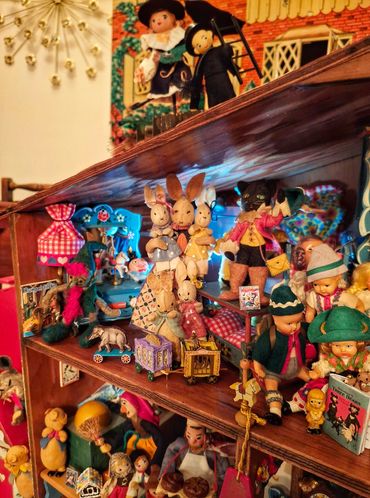 RetroMemento Dollhouse Wonderments Dolls Museum Miniatures Dora Kuhn Felt BAPS Germany FAO SCHWARZ