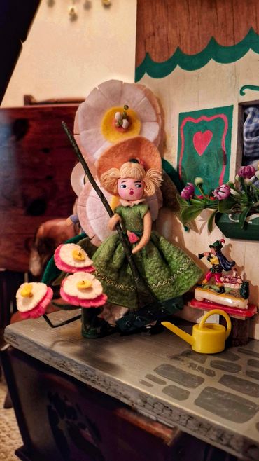 RetroMemento Dollhouse Wonderments Dolls Museum Miniatures Dora Kuhn Felt BAPS Germany FAO SCHWARZ