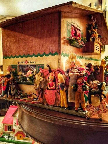 RetroMemento Dollhouse Wonderments Dolls Museum Miniatures Dora Kuhn Felt BAPS Germany FAO SCHWARZ