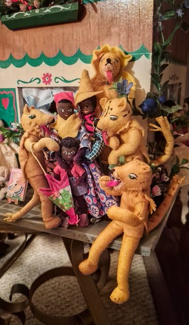 RetroMemento Dollhouse Wonderments Dolls Museum Miniatures Dora Kuhn Felt BAPS Germany FAO SCHWARZ