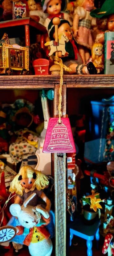 RetroMemento Dollhouse Wonderments Dolls Museum Miniatures Dora Kuhn Felt BAPS Germany FAO SCHWARZ