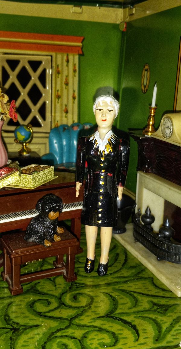 eBay Seller patttyback48 Renwall Miniature Doll House Art Restoration RetroMemento Museum Donation 