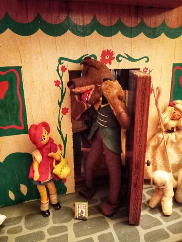 RetroMemento Dollhouse Wonderments Dolls Museum Miniatures Dora Kuhn Felt BAPS Germany FAO SCHWARZ