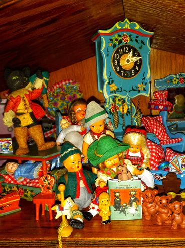 RetroMemento Dollhouse Wonderments Dolls Museum Miniatures Dora Kuhn Felt BAPS Germany FAO SCHWARZ